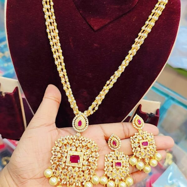 high quality.. Gold finish pendent set with pearls chain..