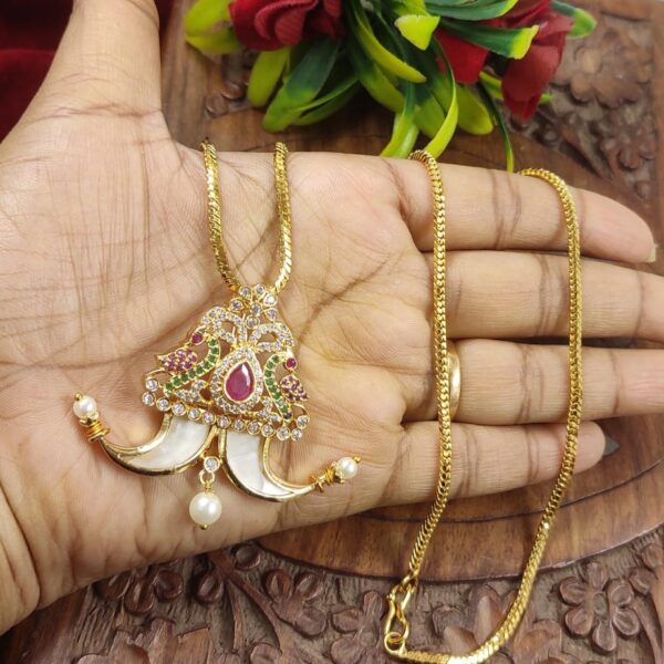high quality..designer puligoru pendent with chain.. (22" Long)