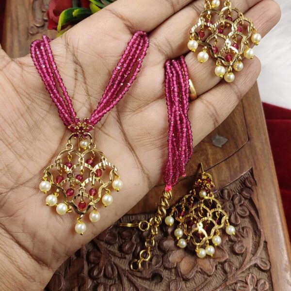 high quality.. crystal with pendent set.